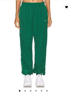 Nike Sportswear Essential Jogger in Gorge Green & Sail